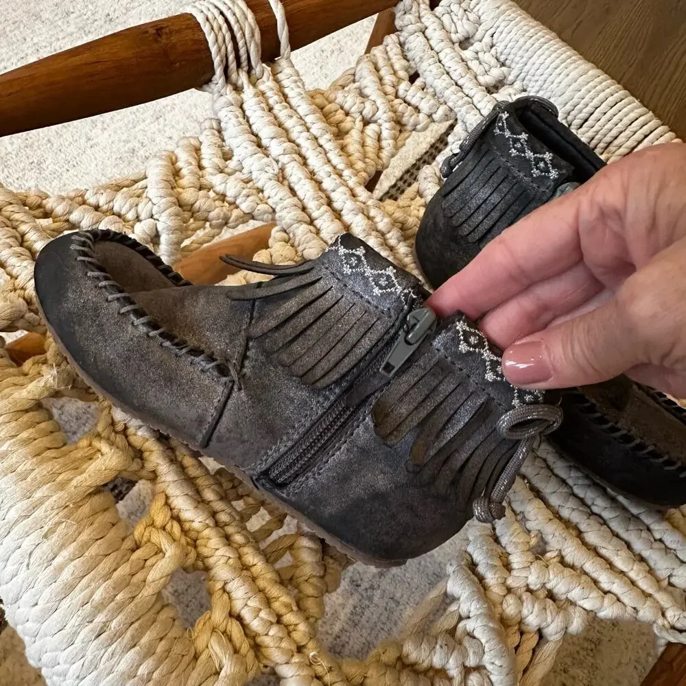 Hanna Andersson Kids Girls Grey Metallic Fringe Moccasins Side Zip‎ High Top 11